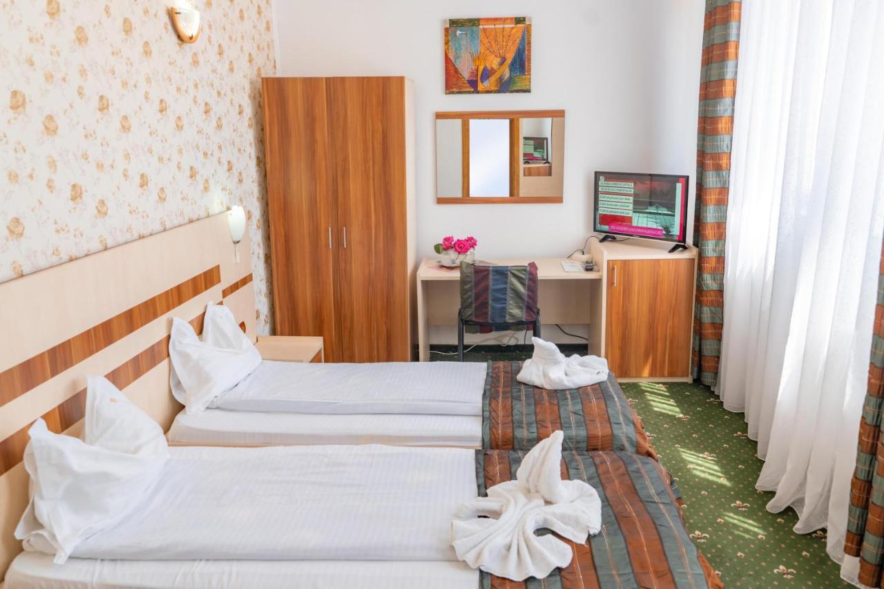 Hotel Turist Pucioasa Eksteriør billede