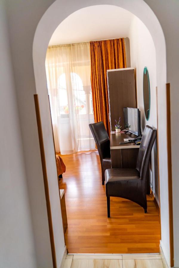 Hotel Turist Pucioasa Eksteriør billede