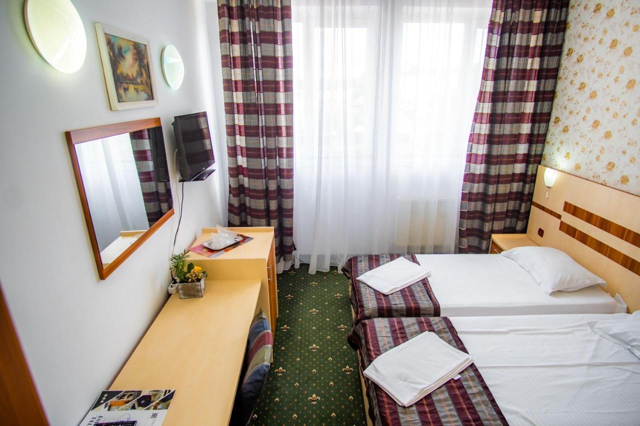 Hotel Turist Pucioasa Eksteriør billede