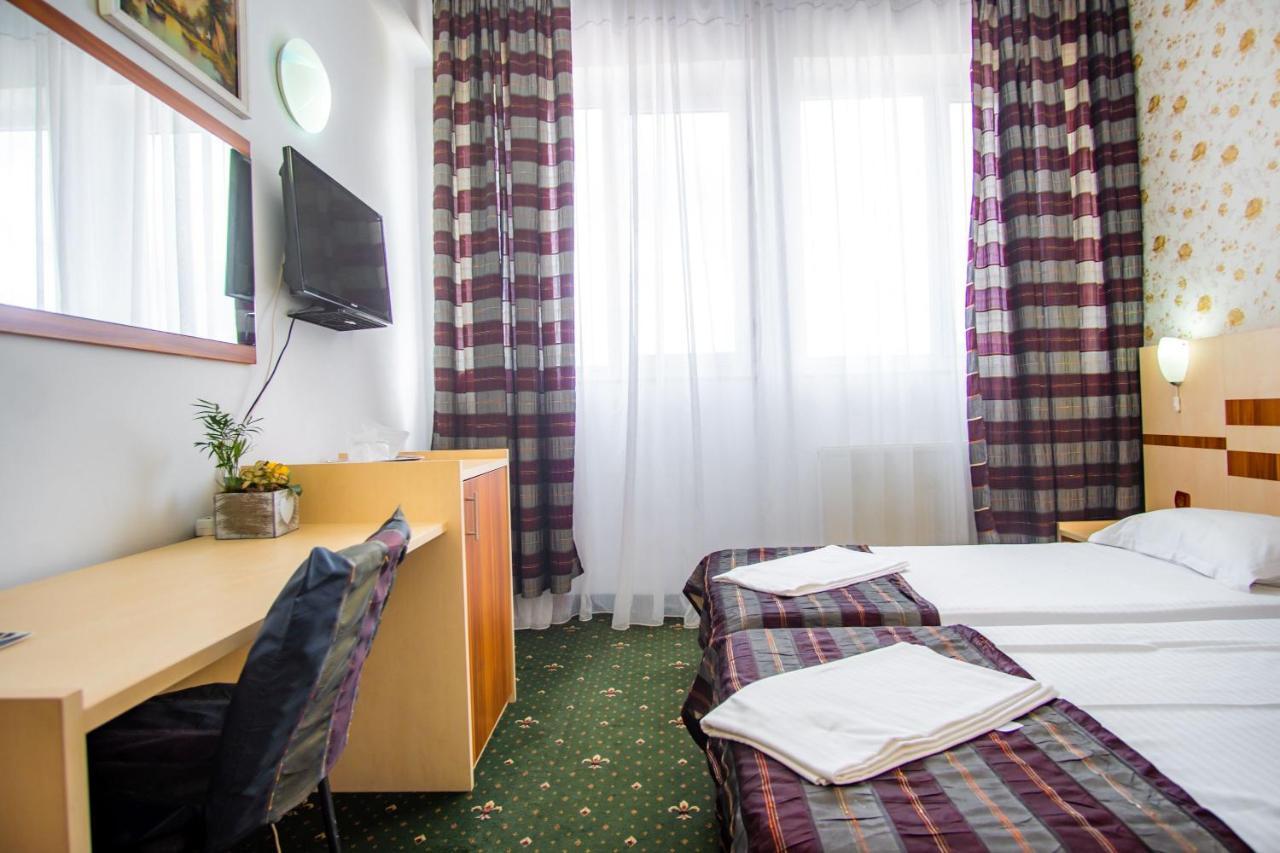 Hotel Turist Pucioasa Eksteriør billede