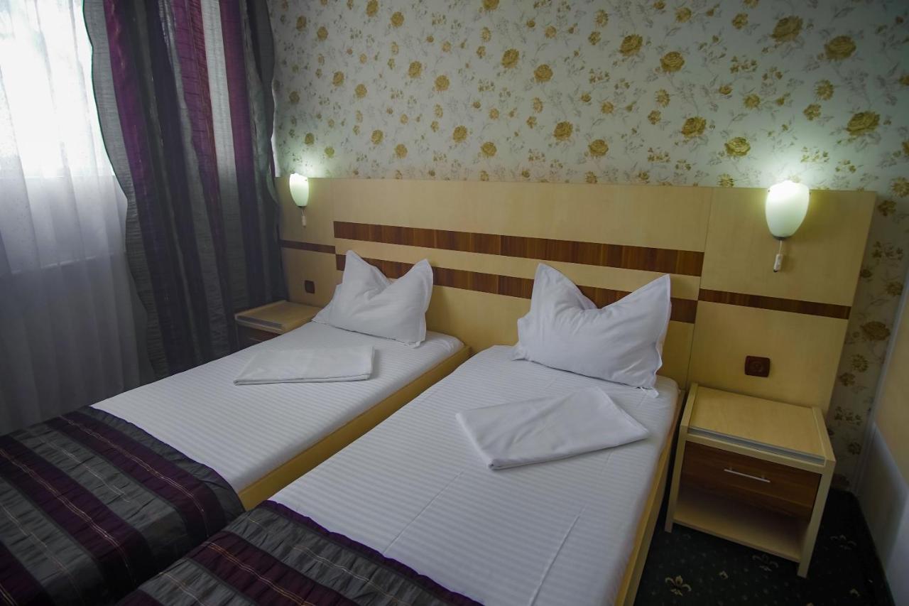 Hotel Turist Pucioasa Eksteriør billede