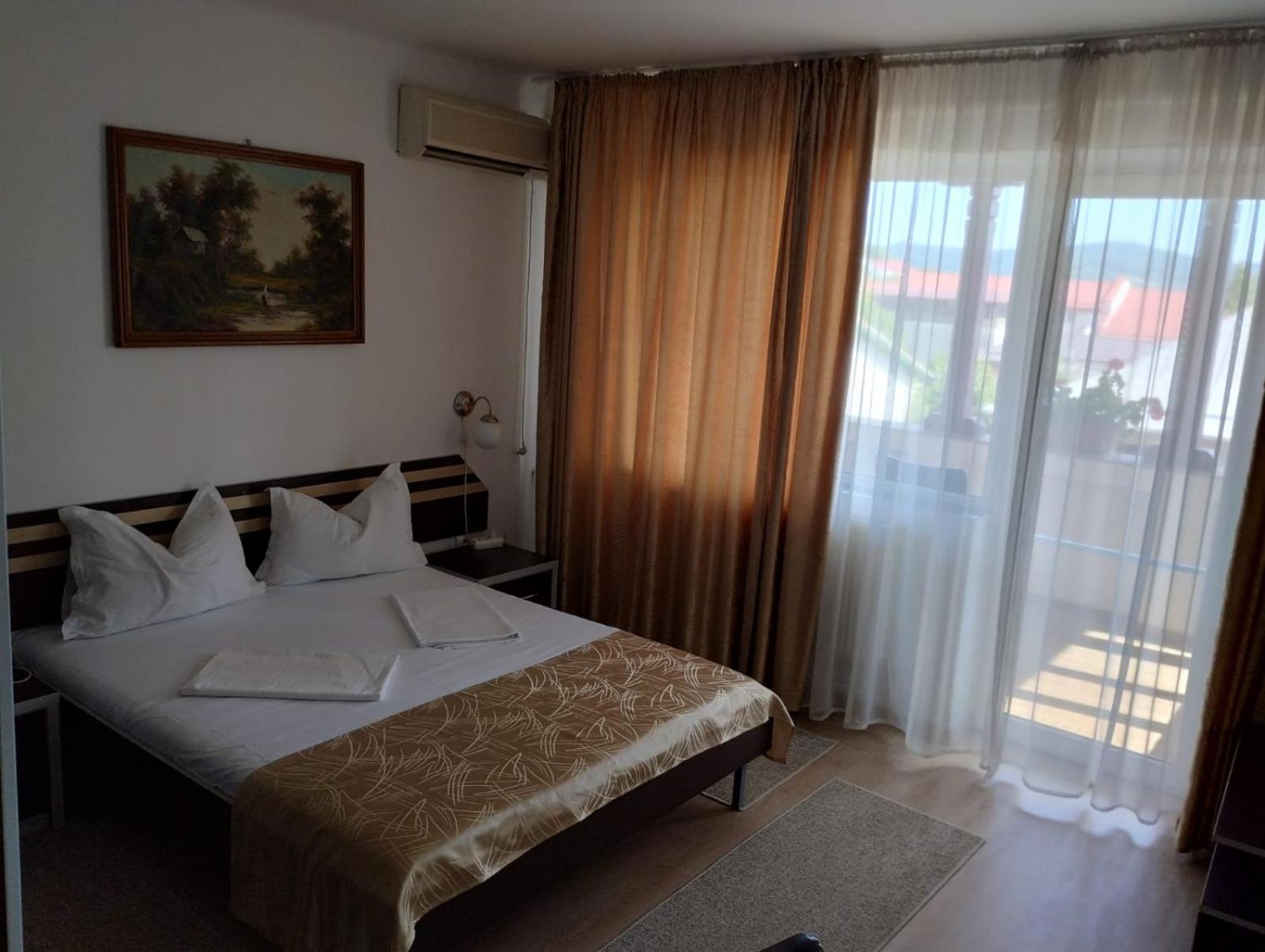 Hotel Turist Pucioasa Eksteriør billede